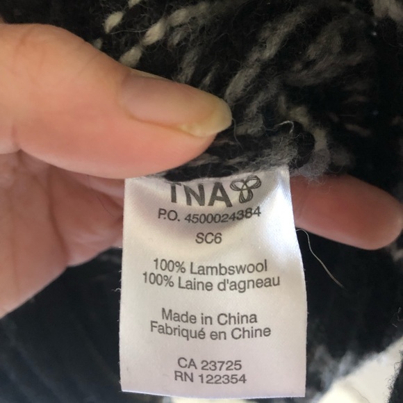 100% lambswool TNA sweater, XS - Picture 4 of 4